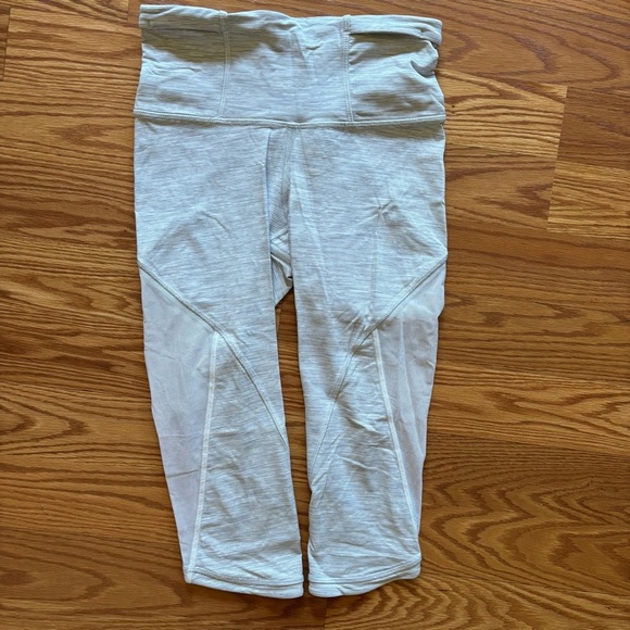 Lululemon Run With The Sun Cropped Leggings 4 White/Gray Pockets - Picture 1 of 8